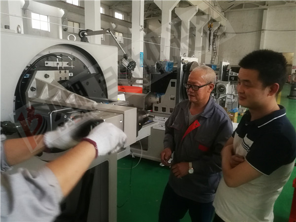 貝朗技術工程師組裝現(xiàn)場